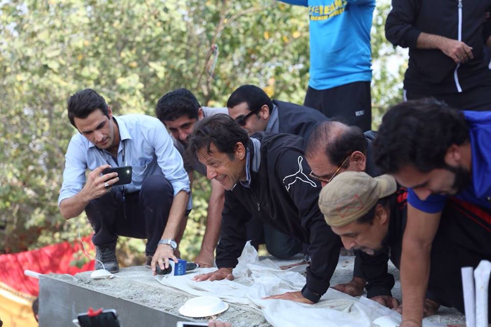 Imran-Khan-Push-Ups-in-Bani-Gala-Islamabad-Pics-1.jpg