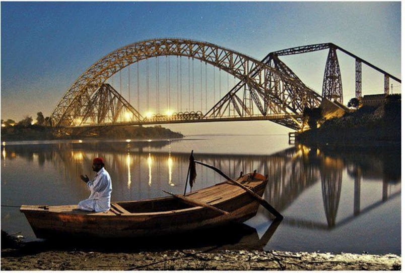 Lansdowne+Bridge+of+Rohri%2C+Pakistan..jpg