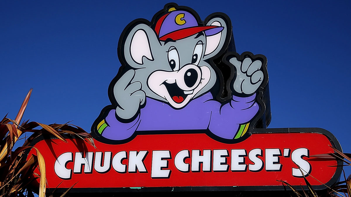 chuck-e-cheese-GettyImages-463023705.jpg