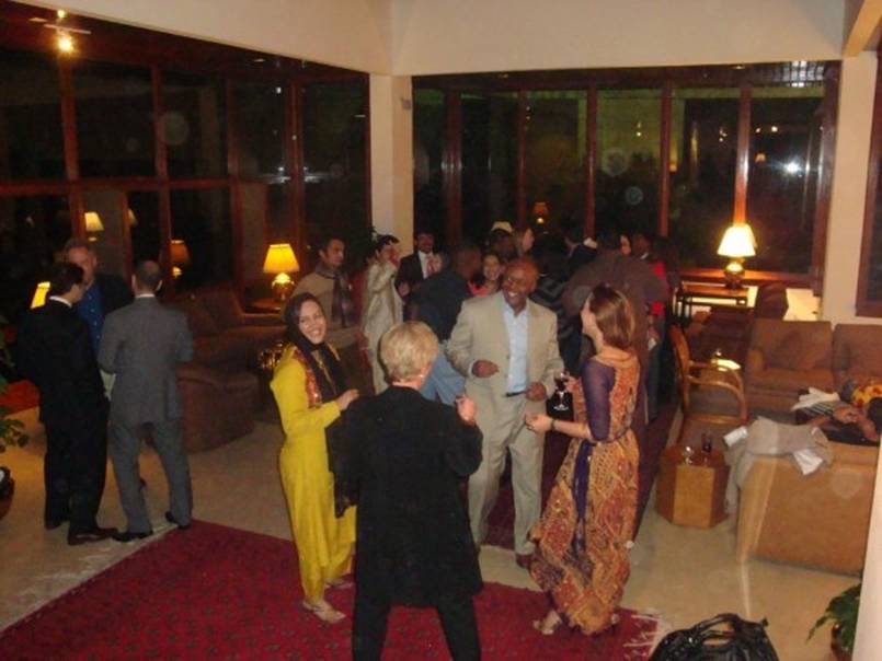 Pakistani+Media+Journalists+Scandals+Asma+Shirazi+and+Saima+mohsin+Dancing+in+the+Party+at+US+Embassy+Islamabad+12.jpg