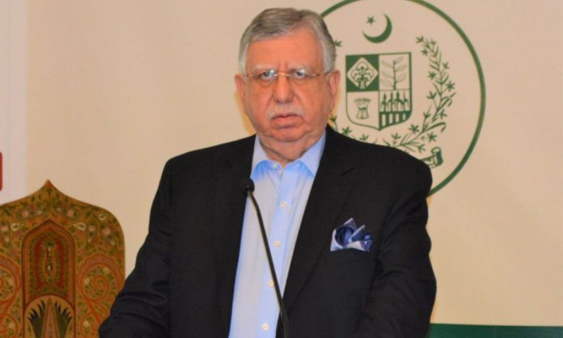 Adviser to the Prime Minister on Finance and Revenue Shaukat Tarin addresses the media in Islamabad. — APP/File