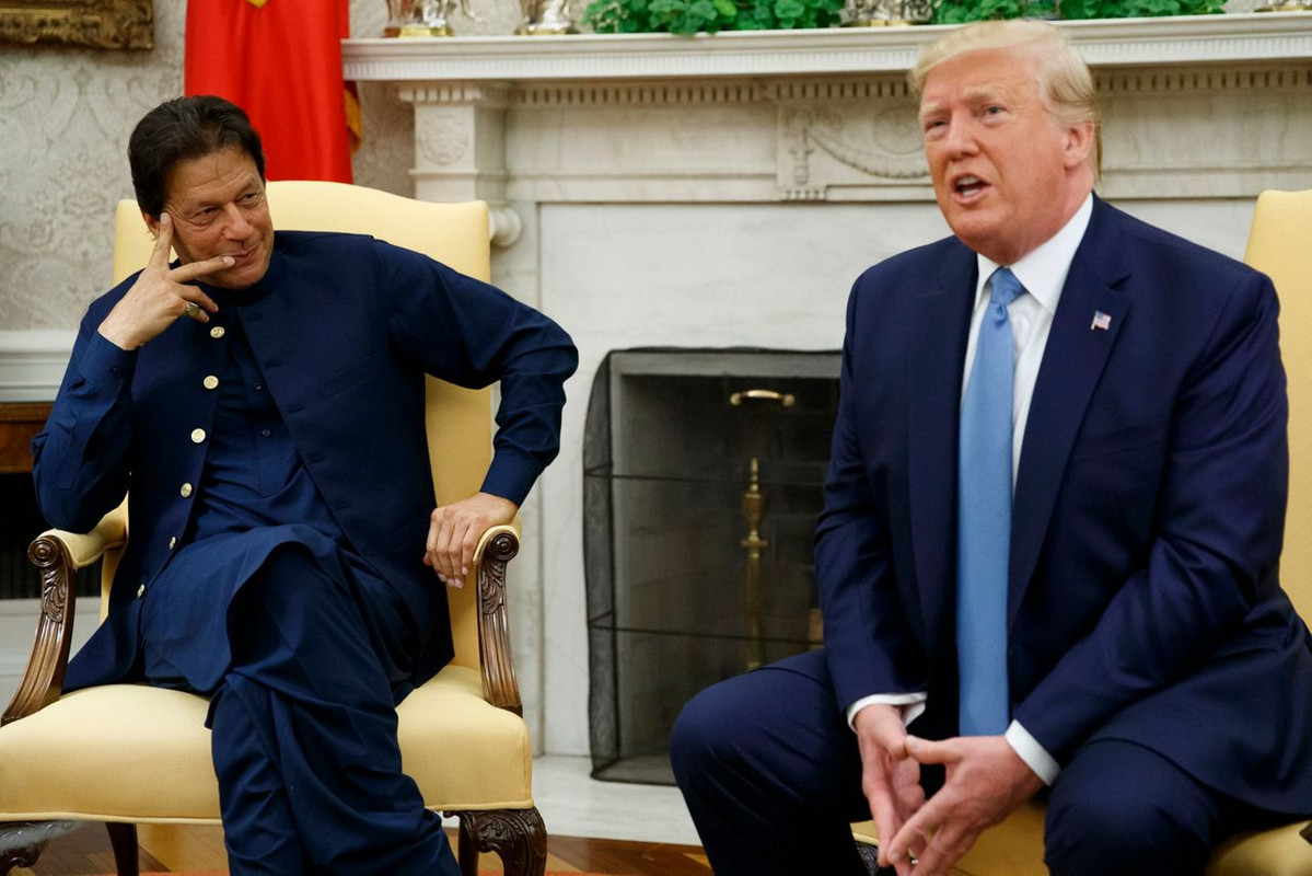 Khan-Looking-Trump.jpg