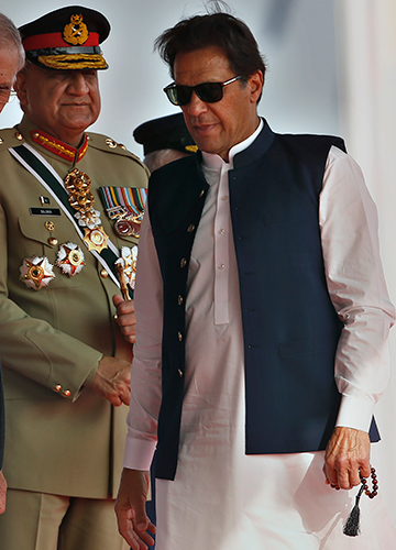 48-Imran-Khan-and-General-Bajwa.jpg