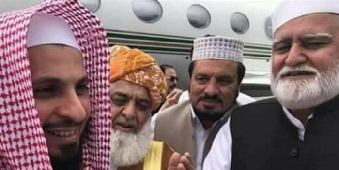 Imam-e-Kaaba-Shaikh-Saleh-Bin-Ibrahim-Reached-Peshawar-Pakistan-for-JUI-Sadsala-Ijtima.jpg